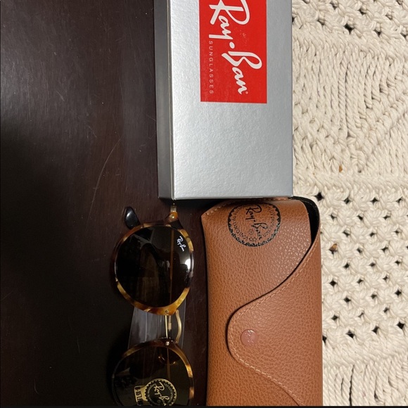 RayBan Sunglasses Round Tortoise Shell - Picture 2 of 3
